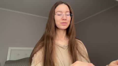 Snapshot of emberfamn chatting on 05-21-26, 10:00 Alina online show from 05-21-26, 10:00