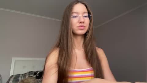 Snapshot of emberfamn chatting on 05-27-26, 01:52 Alina online show from 05-27-26, 01:52