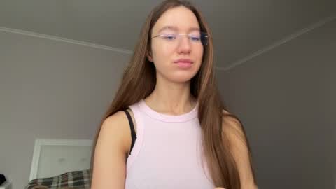 Snapshot of emberfamn chatting on 06-03-26, 11:35 Alina online show from 06-03-26, 11:35