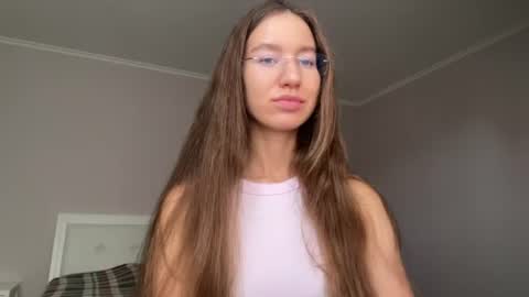 Snapshot of emberfamn chatting on 06-11-26, 11:52 Alina online show from 06-11-26, 11:52