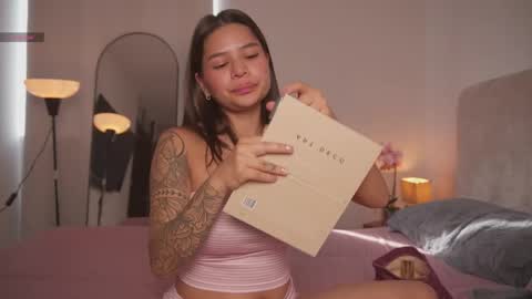 Snapshot of emely_dolce chatting on 05-08-26, 12:54 ana online show from 05-08-26, 12:54