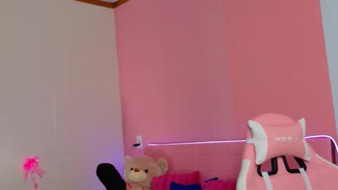 Snapshot of emieflower chatting on 02-12-25, 03:05 EmieFlower online show from 02-12-25, 03:05
