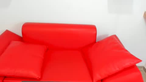 Snapshot of emili_slim chatting on 09-11-25, 08:20 emili_slim online show from 09-11-25, 08:20