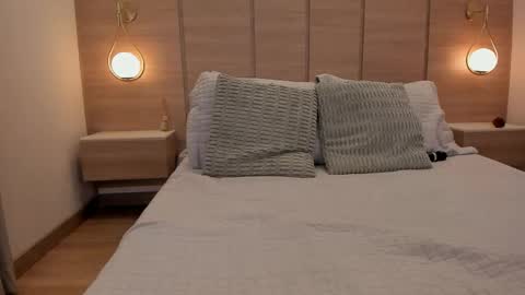 emilia_1040 online show from 04-10-26, 01:27