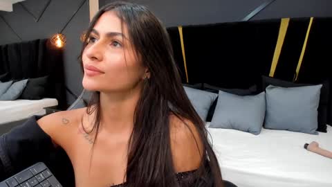 Emillie online show from 01-16-25, 08:03