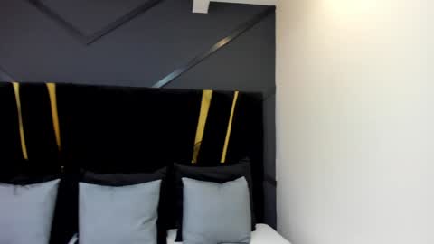 Emillie online show from 01-28-25, 05:14