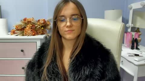 Emilly online show from 04-11-26, 07:45