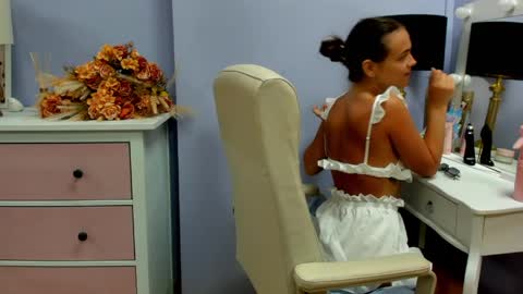 Emilly online show from 05-27-26, 06:54