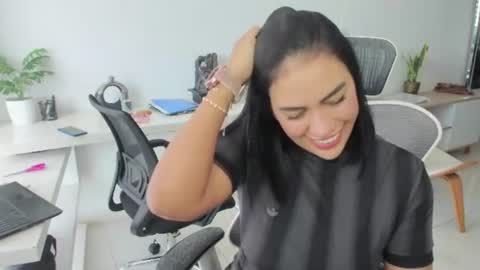 Snapshot of emillybrowm chatting on 06-19-26, 03:27 Emilly online show from 06-19-26, 03:27