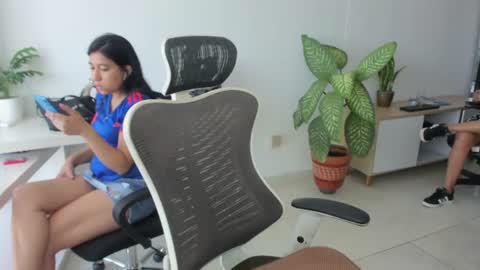 Snapshot of emillybrowm chatting on 07-03-26, 02:01 Emilly online show from 07-03-26, 02:01