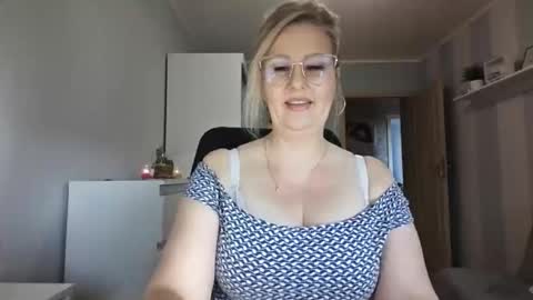 EmillyLove online show from 02-26-26, 09:19