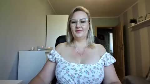 EmillyLove online show from 05-27-26, 06:32