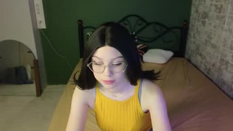 Snapshot of emily__hamilton chatting on 05-29-26, 12:52 Emily online show from 05-29-26, 12:52