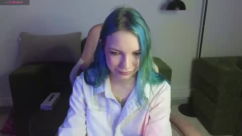 Snapshot of emily__hamilton chatting on 06-12-26, 01:37 Emily online show from 06-12-26, 01:37