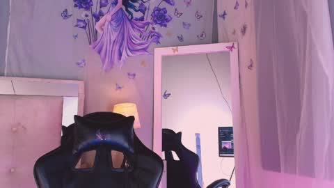 emily_castillo1_ online show from 03-29-26, 06:02