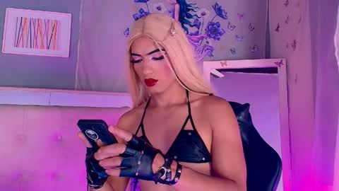 emily_castillo1_ online show from 05-21-26, 12:50