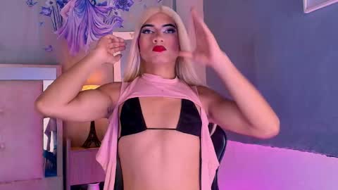 Snapshot of emily_castillo1_ chatting on 06-09-26, 05:30 emily_castillo1_ online show from 06-09-26, 05:30