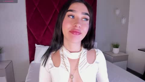 emily_clarkk_ online show from 04-06-26, 07:37