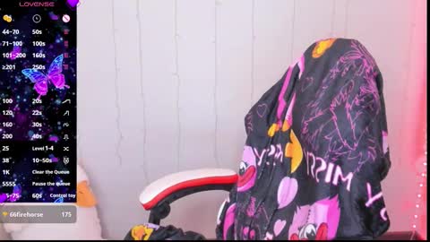 Snapshot of emily_cline chatting on 10-31-25, 08:15 emily_cline online show from 10-31-25, 08:15