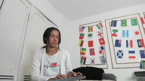 Snapshot of emily_gaviria1 chatting on 06-18-26, 12:31 emily_gaviria1 online show from 06-18-26, 12:31
