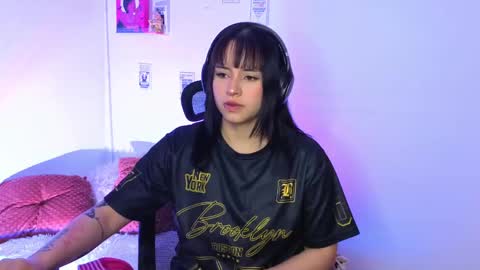 Emily Lindey online show from 04-18-26, 03:54