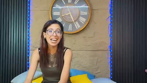 Snapshot of emily_loperaa chatting on 06-18-26, 12:00 Emily online show from 06-18-26, 12:00