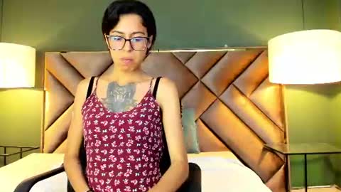 Snapshot of emily_loperaa chatting on 06-20-26, 02:14 Emily online show from 06-20-26, 02:14