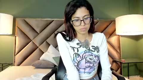 Snapshot of emily_loperaa chatting on 06-22-26, 03:25 Emily online show from 06-22-26, 03:25