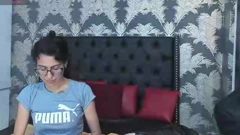Snapshot of emily_loperaa chatting on 06-28-26, 01:28 Emily online show from 06-28-26, 01:28