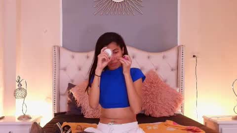 Snapshot of emily_loperaa chatting on 06-30-26, 05:58 Emily online show from 06-30-26, 05:58