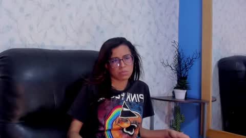 Snapshot of emily_loperaa chatting on 07-03-26, 05:19 Emily online show from 07-03-26, 05:19