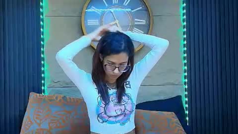 Snapshot of emily_loperaa chatting on 07-10-26, 10:45 Emily online show from 07-10-26, 10:45