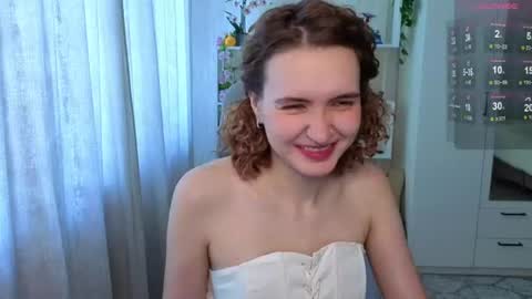 Snapshot of emily_lune chatting on 06-27-26, 04:17 Emily online show from 06-27-26, 04:17