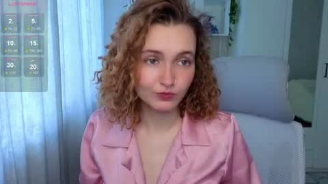 Snapshot of emily_lune chatting on 07-19-26, 05:44 Emily online show from 07-19-26, 05:44
