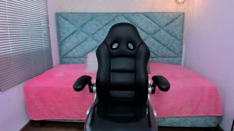 Emily online show from 05-01-26, 12:21