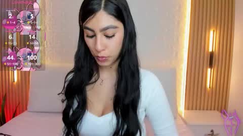 Snapshot of emily_roux chatting on 02-05-26, 10:14 EMILY online show from 02-05-26, 10:14