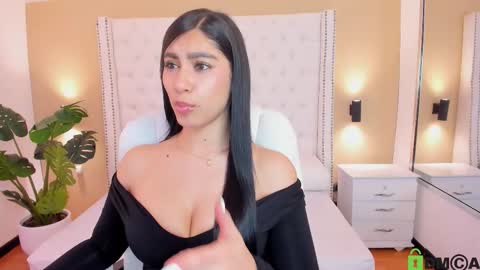 Snapshot of emily_roux chatting on 02-08-26, 03:37 EMILY online show from 02-08-26, 03:37