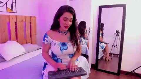 Snapshot of emily_sartre chatting on 07-07-26, 08:35 Emilly online show from 07-07-26, 08:35