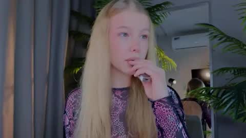 emily shepard online show from 03-19-26, 03:32