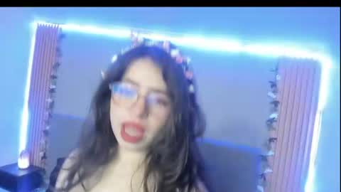 Snapshot of emily_tulip chatting on 06-13-26, 11:19 Vanesa online show from 06-13-26, 11:19