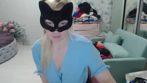 Snapshot of emily_york18 chatting on 06-25-26, 07:40 Emily online show from 06-25-26, 07:40