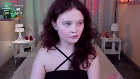 Snapshot of emilychaves chatting on 06-11-26, 10:02 Emilyhaves online show from 06-11-26, 10:02