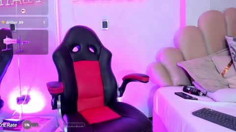 Snapshot of emilyevanns_ chatting on 12-10-24, 09:44 Emily online show from 12-10-24, 09:44