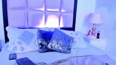 Snapshot of emilyevanns_ chatting on 12-11-24, 06:58 Emily online show from 12-11-24, 06:58