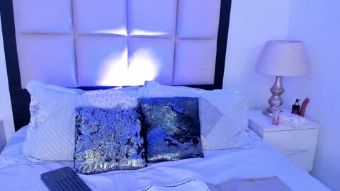 Snapshot of emilyevanns_ chatting on 12-17-24, 08:10 Emily online show from 12-17-24, 08:10