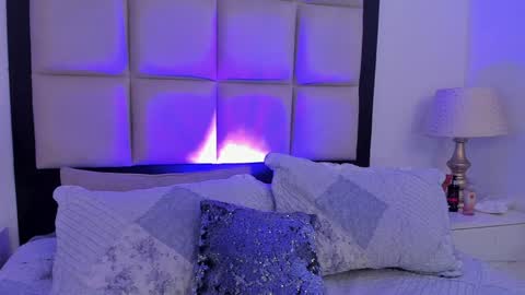 Snapshot of emilyevanns_ chatting on 01-14-25, 09:30 Emily online show from 01-14-25, 09:30