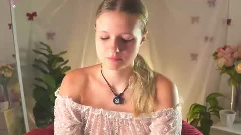 Snapshot of emilyhewell chatting on 07-05-26, 11:12 Emi online show from 07-05-26, 11:12