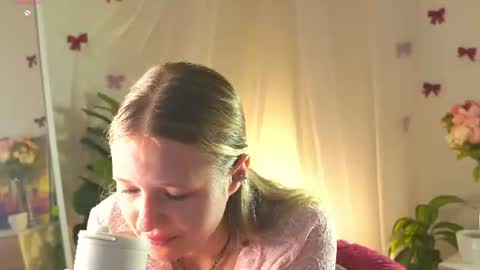 Snapshot of emilyhewell chatting on 07-09-26, 11:20 Emi online show from 07-09-26, 11:20