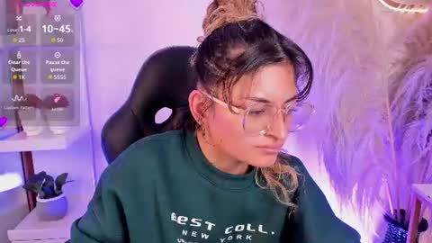 Emilyjonnes  online show from 06-17-26, 03:53