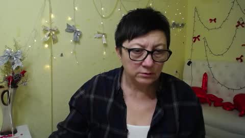 Snapshot of emilyl0vee chatting on 01-18-26, 06:01 Emily online show from 01-18-26, 06:01